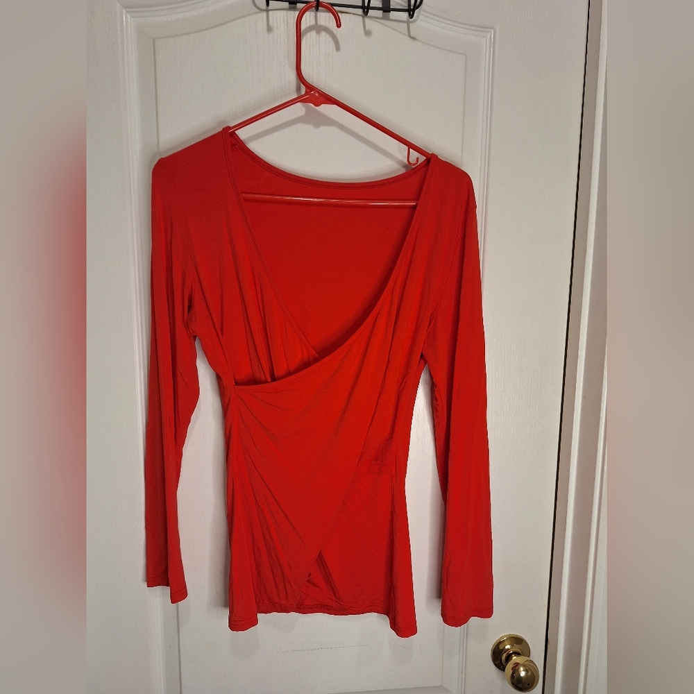 Red women's longsleeve low cut top / medium